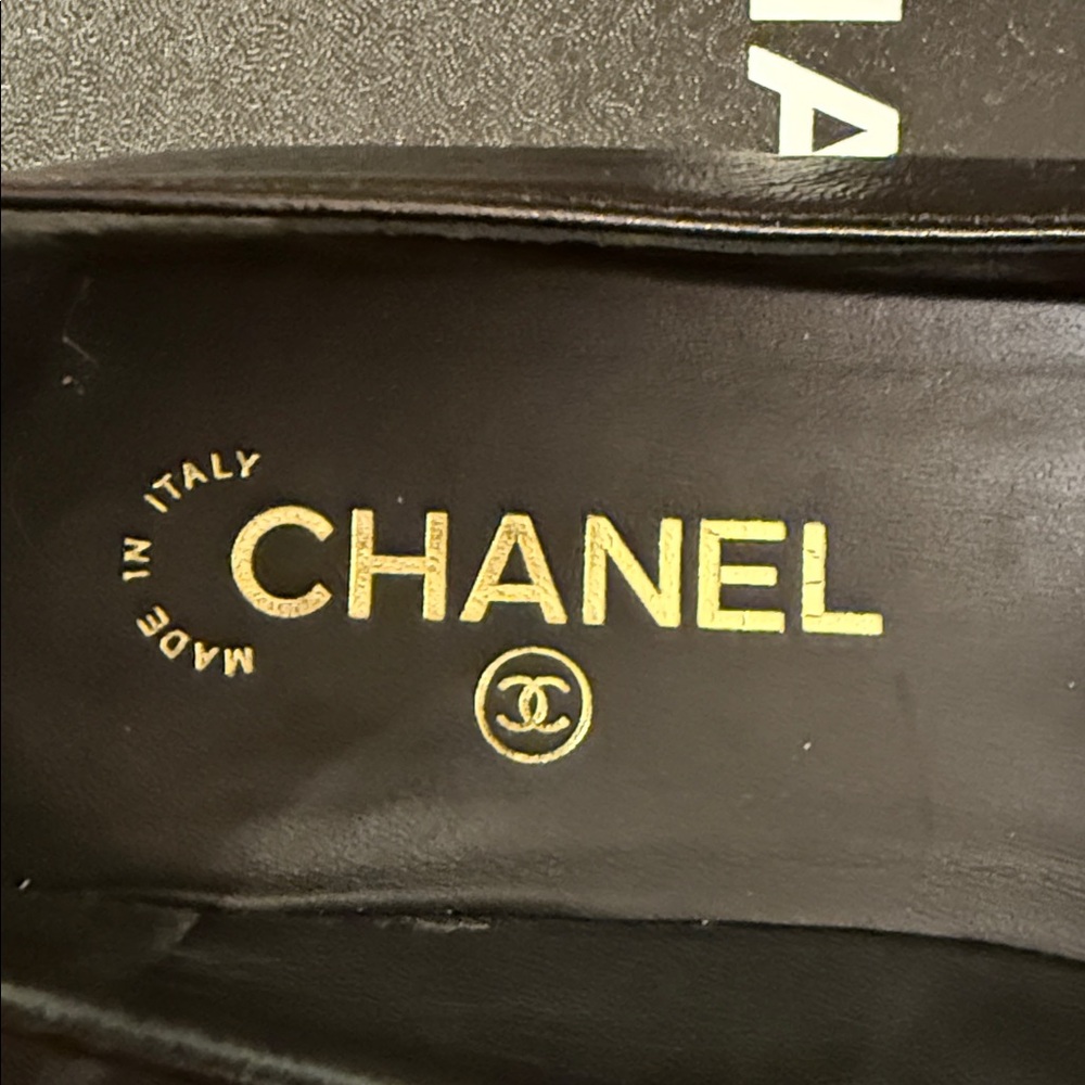 CHANEL Black Leather Ballet Flats - Picture 5 of 15